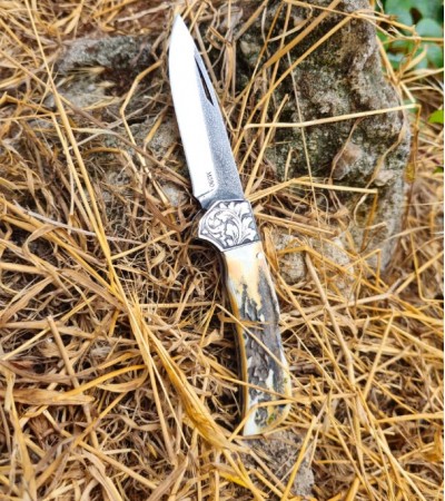 M390 TOZ METALURJİK GEYİK BOYNUZU  KİLİTLİ GRAVÜRLÜ ÇAKI