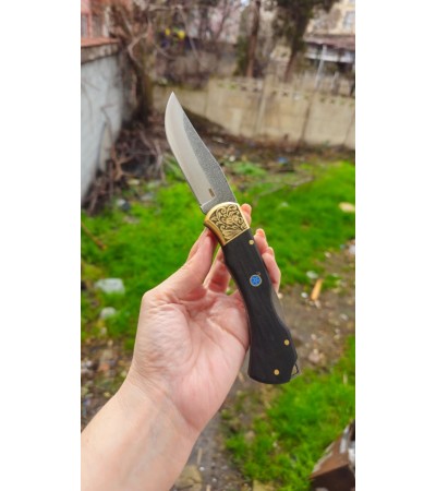 N690 KİLİTLİ ÇAKI ADI: İRİ  GRAVÜR PİRİNÇ BALÇAKLI