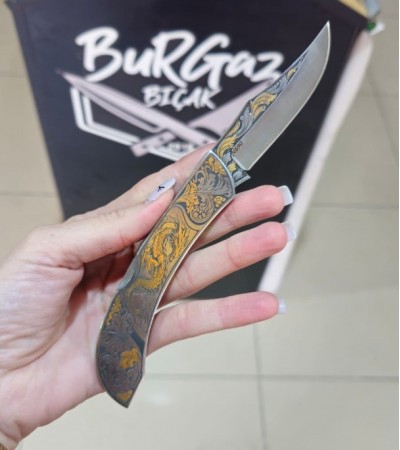 N690 ALTIN KAPLAMALI EJDERHA GRAVÜRLÜ KİLİTLİ ÇAKI