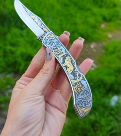 N690 ALTIN KAPLAMALI KURT GRAVÜRLÜ KİLİTLİ ÇAKI